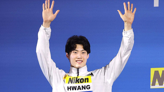 Hwang Sun-woo celebrates on the podium after winning the men's 200-meter freestyle silver medal at the FINA World Championships in Budapest, Hungary on Monday. [REUTERS/YONHAP]