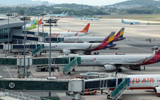 Airplanes at Gimpo International Airport. [YONHAP] 