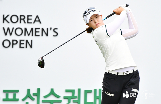 Lim Hee-jeong tees off during the final round of the DB Group Korea Women's Open at Rainbowhills in Eumseong, North Chungcheong, on Sunday. [KOREA WOMEN'S OPEN ORGANIZING COMMITTEE]