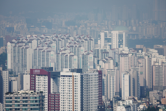 A view of apartments in Seoul. [YONHAP]