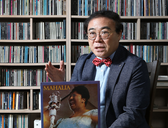 Music critic Lim Jin-mo, whose career spans over three decades, sat down for an interview with the Korea JoongAng Daily at his home office in Seoul on June 7. [PARK SANG-MOON]