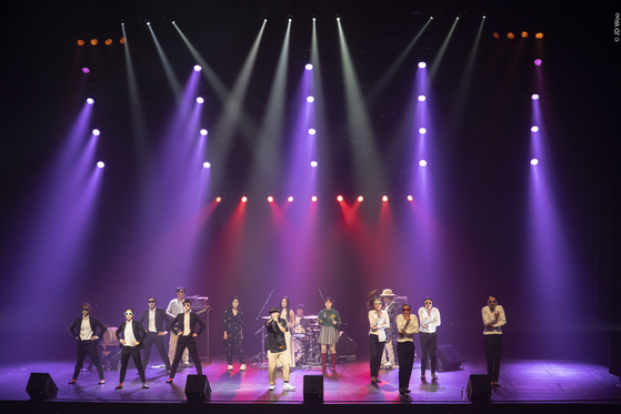Leenalchi, an alternative cross-genre pop band, performing at the LG Arts Center in Yeoksam-dong, southern Seoul, in 2020. [LG ARTS CENTER]