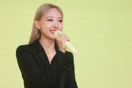 Nayeon of Twice attends a press conference for her first solo EP ″IM NAYEON″ at Fairmont Ambassador Hotel in Yeungdeungpo District, western Seoul, on Friday. [YONHAP]
