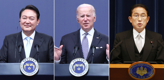 From left: President Yoon Suk-yeol, U.S. President Joe Biden, and Japanese Prime Minister Fumio Kishida will hold a rare meeting at the NATO summit in Madrid on Wednesday afternoon. [YONHAP]