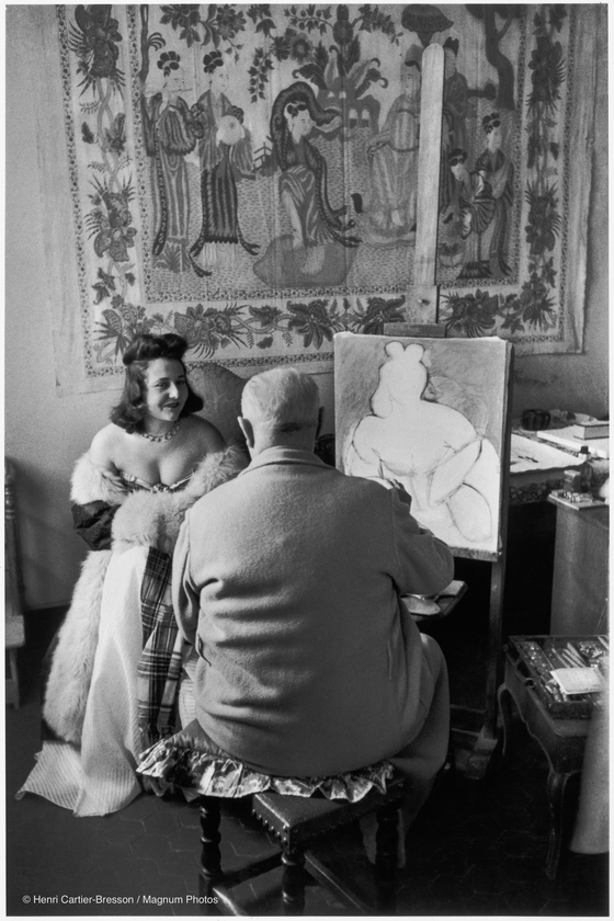 ″Henri Matisse and his model Micaela Avogadro, Vence, France″ (1944) by Henri Cartier-Bresson [FONDATION HENRI CARTIER-BRESSON]