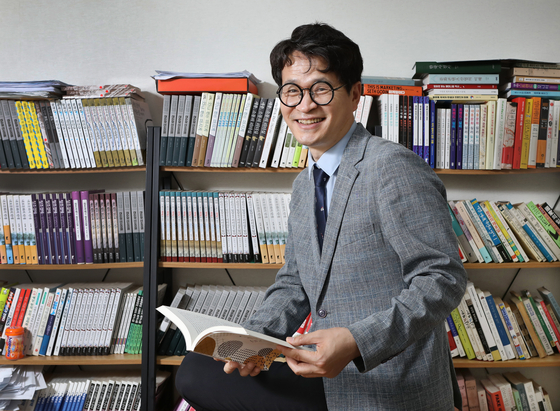 Pop culture critic Kim Heon-sik sits down for an interview with the Korea JoongAng Daily at his office in Yeongdeungpo District, western Seoul, on June 7. [PARK SANG-MOON]