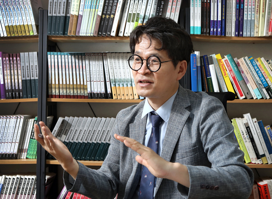 Pop culture critic Kim Heon-sik [PARK SANG-MOON]