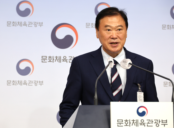 Jin Jae-su, head of the organizing committee for the upcoming World Choir Games slated to take place next year in Gangneung, Gangwon, briefs the local press on the event in central Seoul on Tuesday. [YONHAP]