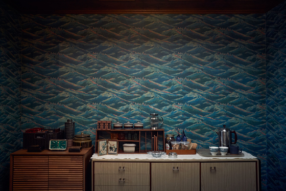 The wallpaper in Seo-rae's home from "Decision to Leave" are designed to look either blue or green, and like mountains or waves, based on different perspectives, according to Park Chan-wook. [CJ ENM]