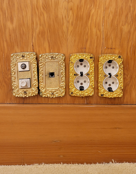 Electrical outlets on the walls of the Main Office Building are decorated with gold frames. [MOON SO-YOUNG]