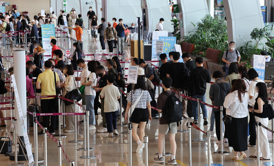 The Gimpo International Airport is filled with passengers on July 1. International travel is recovering as restrictions are lifted and airlines restore routes. [YONHAP]