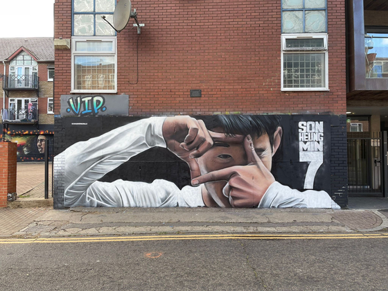 A graffiti mural of Son Heung-min is seen on the side of a building in Tottenham, London. [SCREEN CAPTURE]