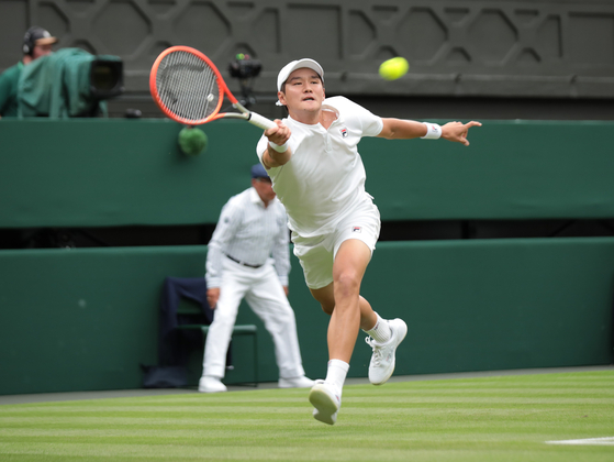 Kwon Soon-woo plays a forehand in his match against Serbian Novak Djokovic in the first round of the 2022 Wimbledon championships in London on June 27. [UPI/YONHAP]