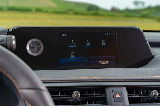 The seven-inch display in the Lexus UX300e [LEXUS KOREA] 