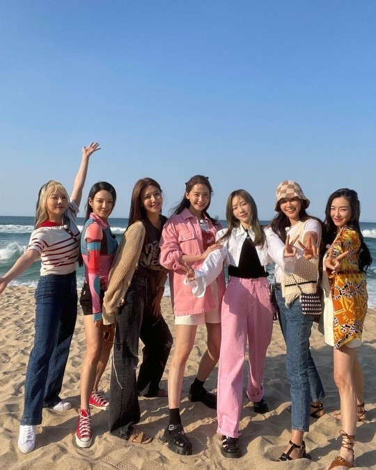 Girls' Generation on the set of JTBC's "Soshi Tam Tam," which premiered Tuesday. [INSTAGRAM]