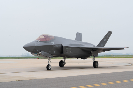 One of six U.S. F-35A stealth fighter jets that arrived in Korea on Tuesday is on a runway at Kunsan Air Base in Gunsan, North Jeolla. [USFK]