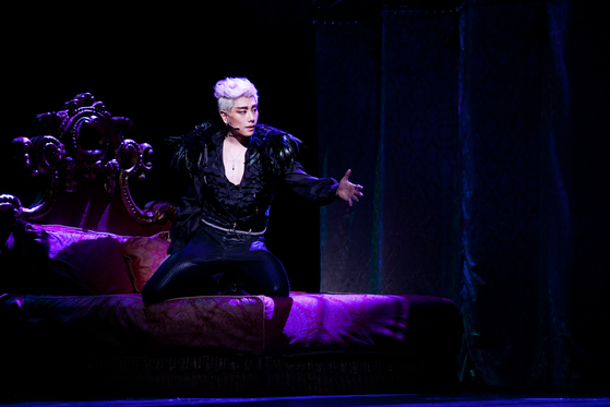 Singer and musical theater actor Park Hyo-shin in the Korean production of musical "Elisabeth" in 2013 [EMK MUSICAL COMPANY]