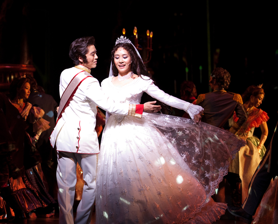 Ock Joo-hyun as the lead in the Korean production of the Viennese musical "Elisabeth" in 2012 [EMK MUSICAL COMPANY] 