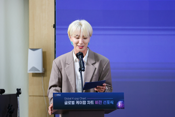 Leeteuk of boy band Super Junior served as the M.C. and spoke about his experience with K-pop and Gaon Chart over the past decade. [KMCA] 