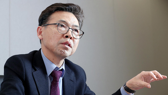 Hong Jang-pyo, president of the Korea Development Institute (KDI), pictured in an interview in December 2018. [JOONGANG ILBO]