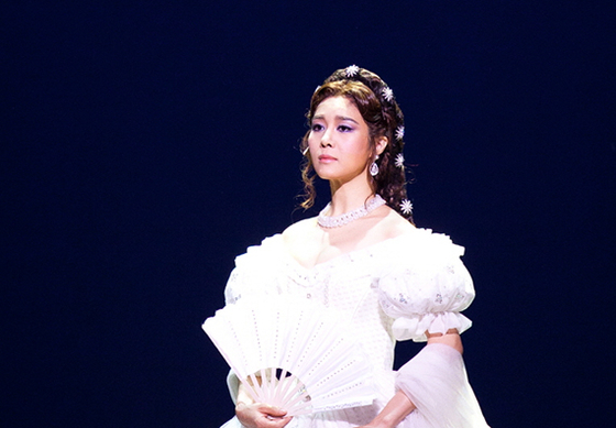 Ock Joo-hyun as the lead in the Korean production of the Viennese musical "Elisabeth" in 2012. [EMK MUSICAL COMPANY] 