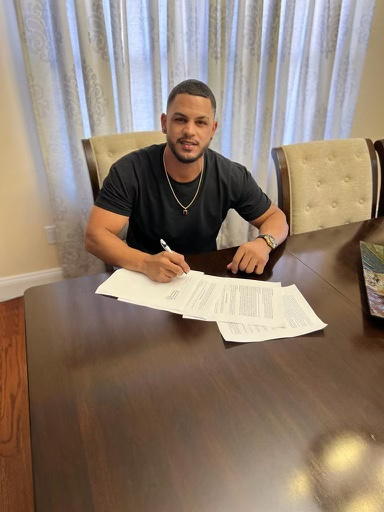 Outfielder Juan Lagares poses as he signs his contract to join the SSG Landers in an image released by the club on Friday. [SSG LANDERS]