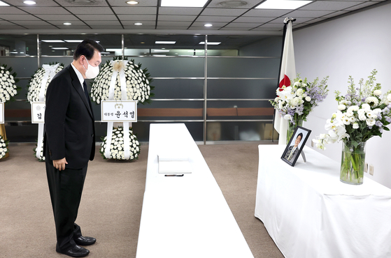 Korean President Yoon Suk-yeol pays respects at a memorial altar for former Japanese Prime Minister Shinzo Abe at the Japanese Embassy in central Seoul on Tuesday. [PRESIDENTIAL OFFICE]