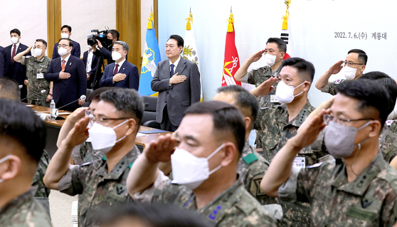 President Yoon Suk-yeol, center, presides over his first meeting of top military commanders at the Gyeryongdae military complex in South Chungcheong Tuesday. [YONHAP]