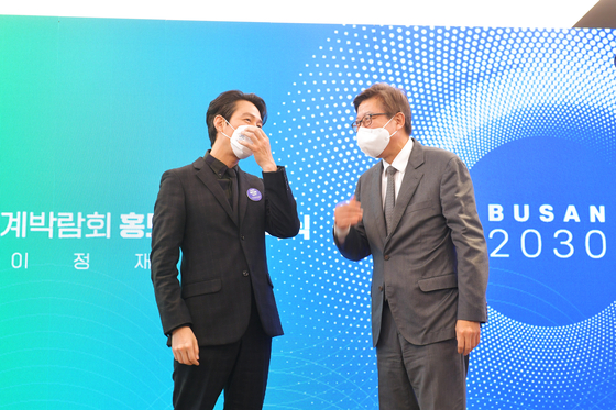 Busan Mayor Park Heong-joon, right, with "Squid Game" actor Lee Jung-jae, who was appointed as the first celebrity public relations ambassador of the Busan World Expo 2030, during a ceremony held at Lotte Hotel in Seoul in December. [BUSAN METROPOLITAN CITY GOVERNMENT] 