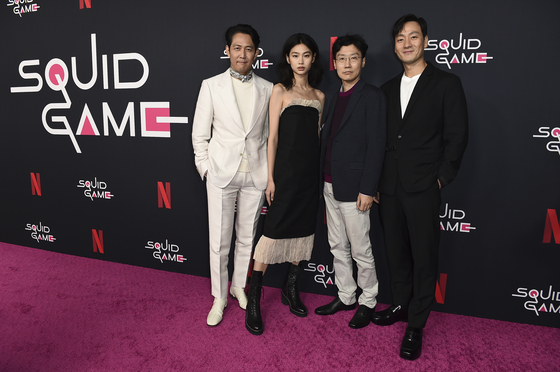 From left, Lee Jung-jae, Hoyeon, Hwang Dong-hyuk and Park Hae Soo arrive at a red carpet event for ″Squid Game″ on Monday, Nov. 8, 2021, at NeueHouse Hollywood in Los Angeles. [AP]