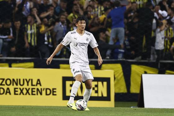 Fenerbahce's Kim Min-jae in action during a friendly against Hull City on July 10. [FENERBAHCE]