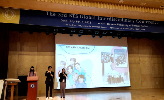 The 3rd BTS Global Interdisciplinary Conference, gathering the boy band’s fans and expert speakers from 25 countries, kicked off at Hankuk University of Foreign Studies (HUFS) in eastern Seoul on July 14. [HALEY YANG]