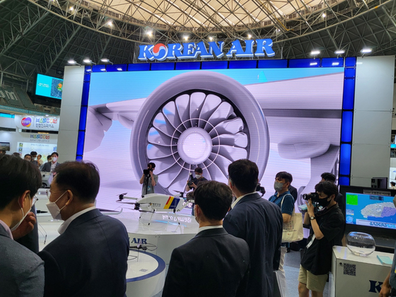 Visitors take a look at Korean Air Lines' booth at the 2022 Korea Drone & UAM Expo, on Friday. [SARAH CHEA]