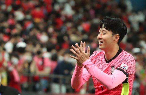 Son Heung-min cheers after Korea beat Egypt 4-1 in a friendly at Seoul World Cup Stadium in Mapo District, western Seoul on June 14. [NEWS1]