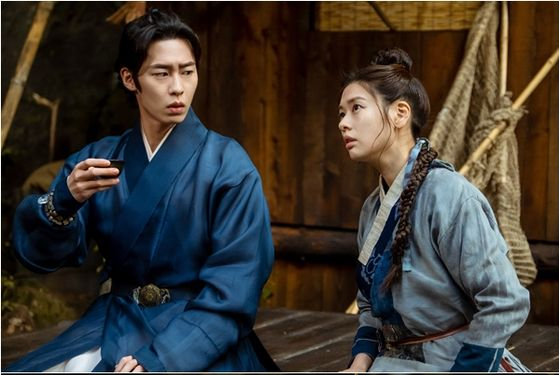 Part of the popularity behind "Alchemy of Souls" is Jung and Lee Jae-wook's chemistry as Mu-deok and Jang Uk. [TVN]