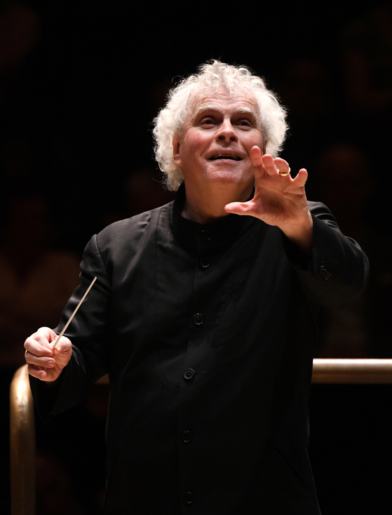 Maestro Simon Rattle will perform with the London Symphony Orchestra accompanied by pianist Cho Seong-jin at the Lotte Concert Hall on Oct. 14. [MARK ALLAN]