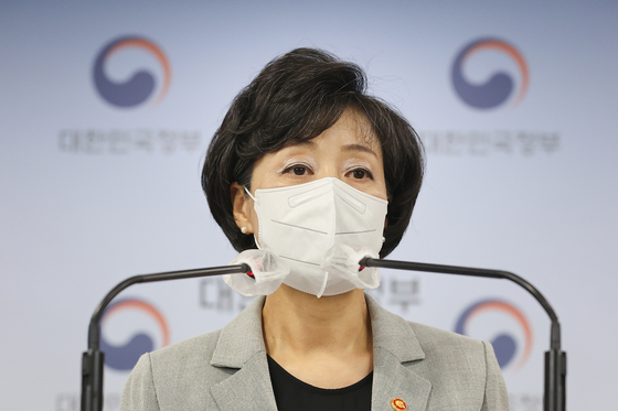 Education Minister Park Soon-ae announces plan regarding semiconductor talents at the government complex in Seoul on Tuesday. [YONHAP] 