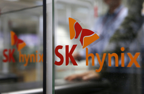 A view of the logo of SK hynix at its headquarters in Seongnam, Gyeonggi, in April 2016. [REUTERS]