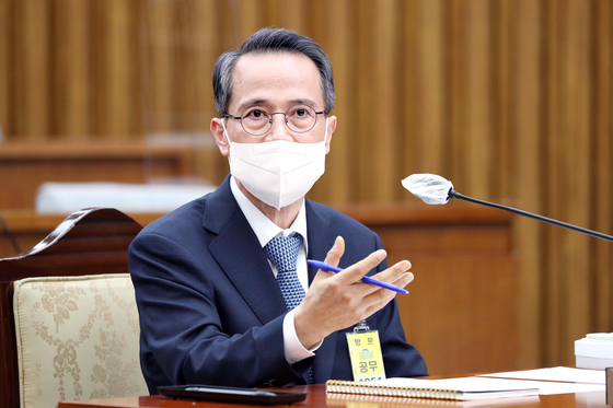 National Intelligence Service Director Kim Kyou-hyun in a National Assembly hearing on May 25. [KIM SEONG-RYONG] 
