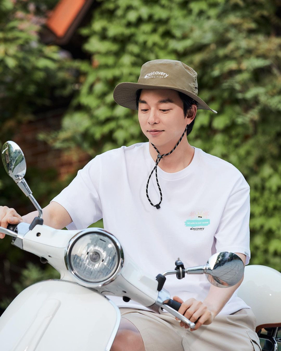 L'acteur Gong Yoo est le mannequin de la marque de vêtements F&F Discovery-expedition.  [CAPTURE D'ÉCRAN]