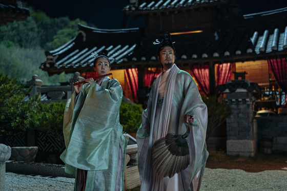 The two Taoist gurus, Heug-seol and Cheong-woon, portrayed by Yeom Jung-ah and Jo Woo-jin, look for the fabled sword by order of a mysterious figure named Ja-jang. [CJ ENM]