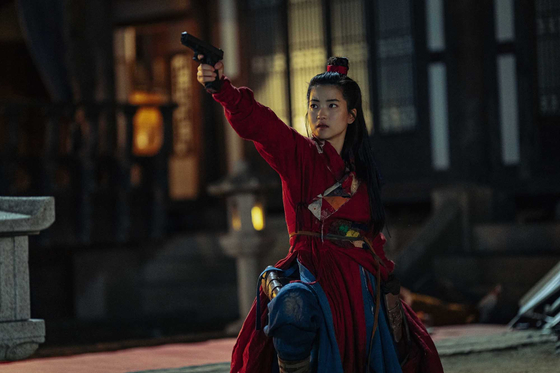 Kim Tae-ri as Lee Ahn, a mysterious character known as the "woman who shoots thunder" carrying guns and a watch in the late Goryeo Dynasty in "Alienoid Part 1." [CJ ENM]