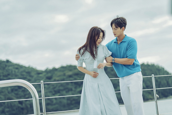 Kim Hee-sun as her character Hye-seung, left, and actor Lee Hyun-wook in the role of the wealthy bachelor Hyeong-joo in the new Netflix Korea original series "Remarriage & Desires" [NETFLIX]