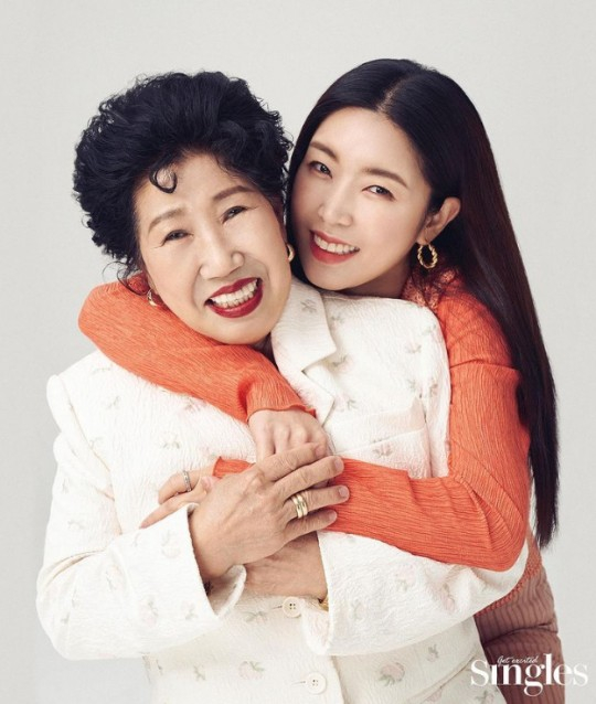 Park Mak-rye, left, and her granddaughter Kim Yu-ra [INSTAGRAM]