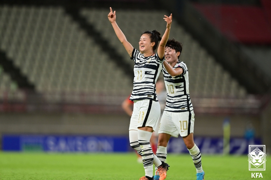 Choe Yu-ri celebrates scoring Korea's first goal during the EAFF E-1 Football Championship against China at Kashima Soccer Stadium in Kashima, Japan on Saturday. [KFA/NEWS1]