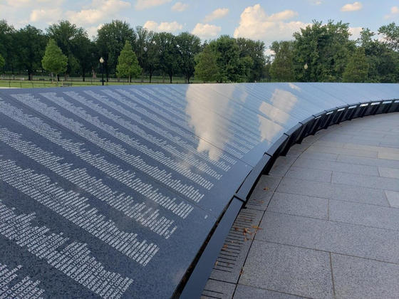This photo, taken July 20, shows the Wall of Remembrance, which displays the names of 43,808 U.S. and South Korean soldiers killed during the 1950-53 Korean War, at the Korean War Veterans Memorial in Washington. South Korea and the United States are set to dedicate the latest addition to the memorial on July 27 to mark the 69th anniversary of the end of the three-year conflict. [YONHAP]