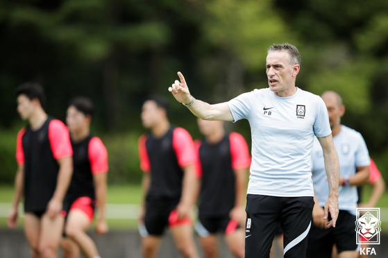 Korean national football team head coach Paulo Bento leads the team through training at Toyota City Sports Park in Toyota, Japan on Tuesday ahead of an EAFF E-1 Football Championship game against Japan on Wednesday.