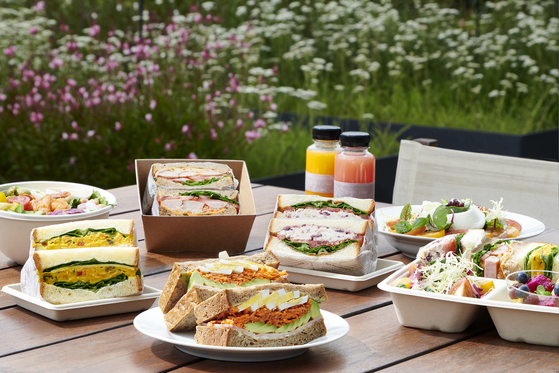 Salad & Sandwiches To Go at Cafe One in JW Marriott Hotel Seoul in Seocho District, southern Seoul [JW MARRIOTT SEOUL]