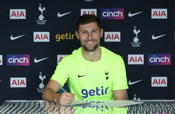 Ben Davies poses while signing a new Tottenham Hotspur contract in a photo released by the club on Monday. [TOTTENHAM HOTSPUR]