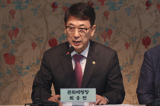 Choi Eung-chon, the new head of the Cultural Heritage Administration, speaks to the local press on Wednesday at the Korea House in central Seoul. [YONHAP] 